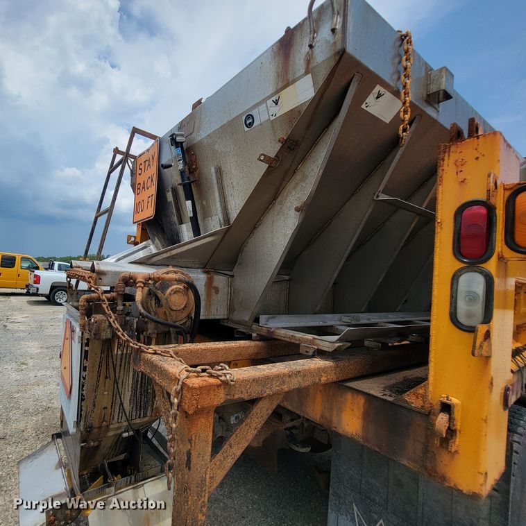 image for item IF9962 2000 International 4900  dump truck