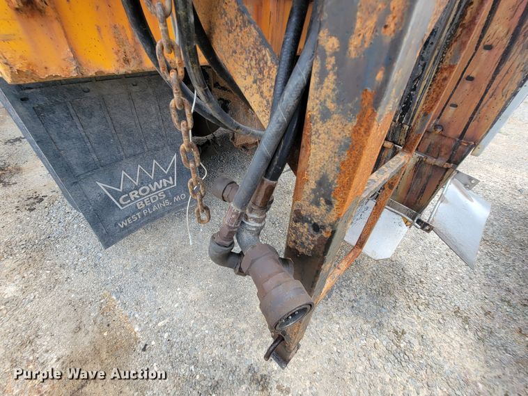 image for item IF9962 2000 International 4900  dump truck