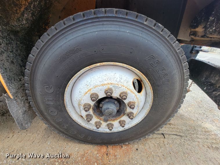 image for item IF9962 2000 International 4900  dump truck