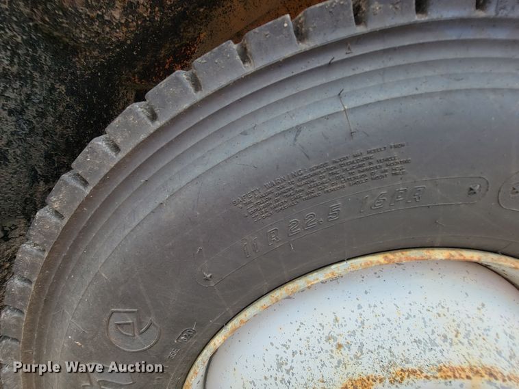 image for item IF9962 2000 International 4900  dump truck