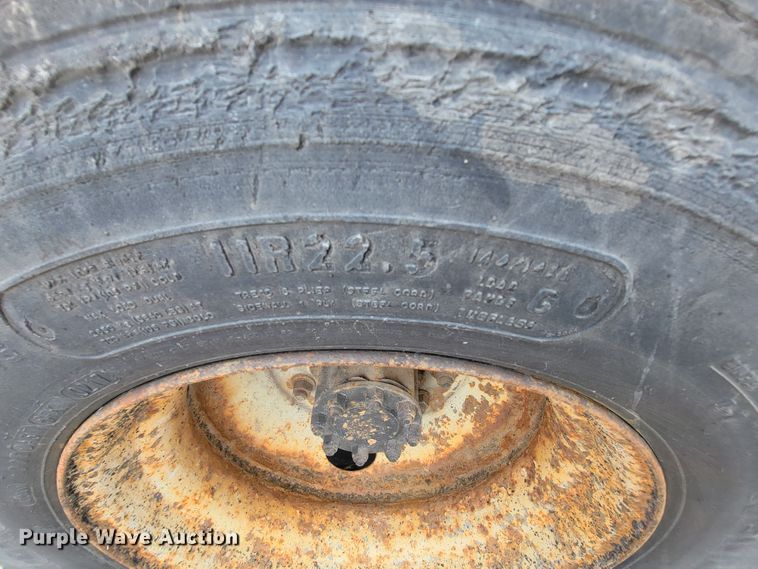 image for item IF9962 2000 International 4900  dump truck