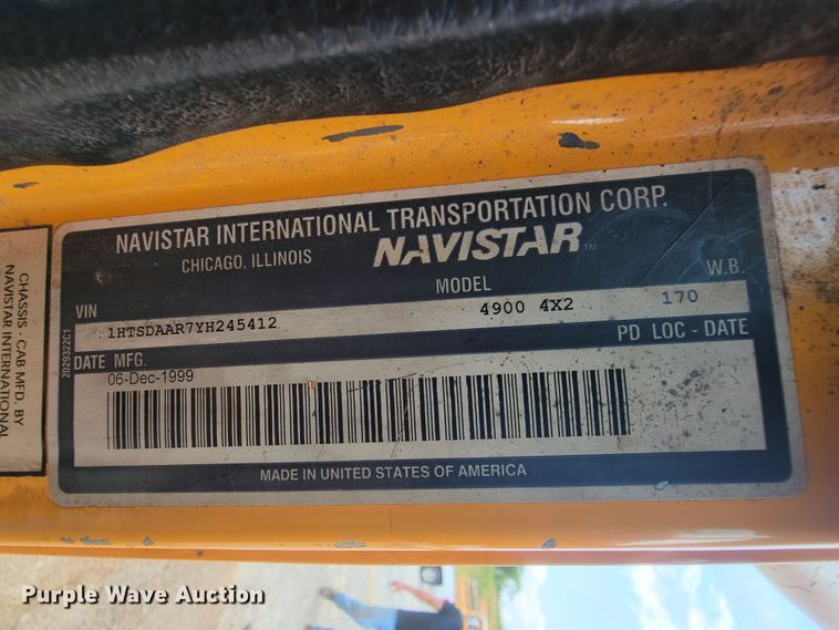 image for item IF9962 2000 International 4900  dump truck