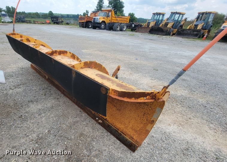 image for item IF9962 2000 International 4900  dump truck