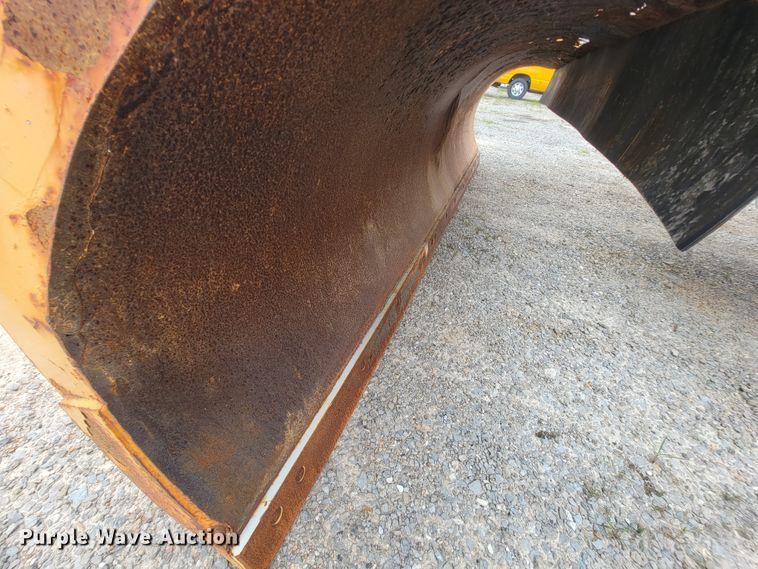 image for item IF9962 2000 International 4900  dump truck