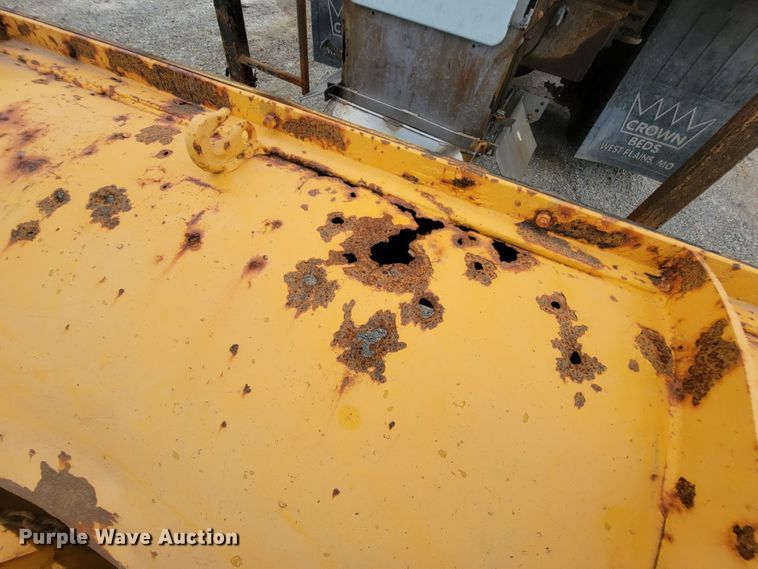 image for item IF9962 2000 International 4900  dump truck