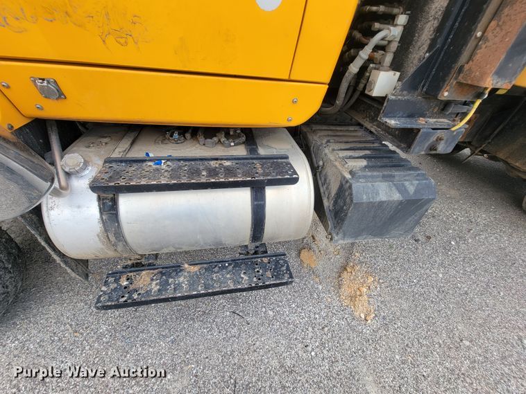 image for item IF9963 2012 International 7500  dump truck