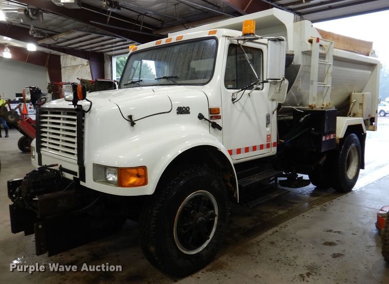 image for item IQ9731 1999 International 4900  dump truck