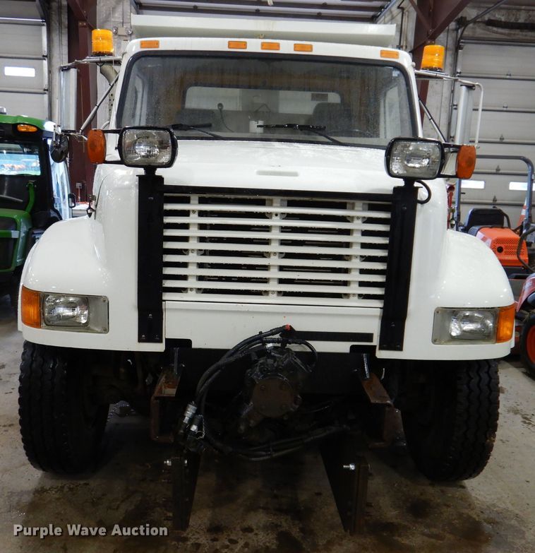 image for item IQ9731 1999 International 4900  dump truck