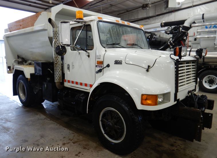 image for item IQ9731 1999 International 4900  dump truck