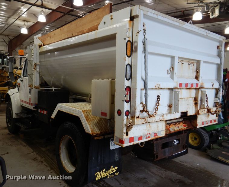 image for item IQ9731 1999 International 4900  dump truck