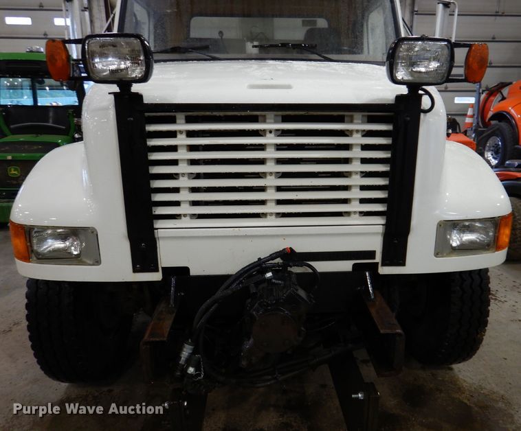 image for item IQ9731 1999 International 4900  dump truck