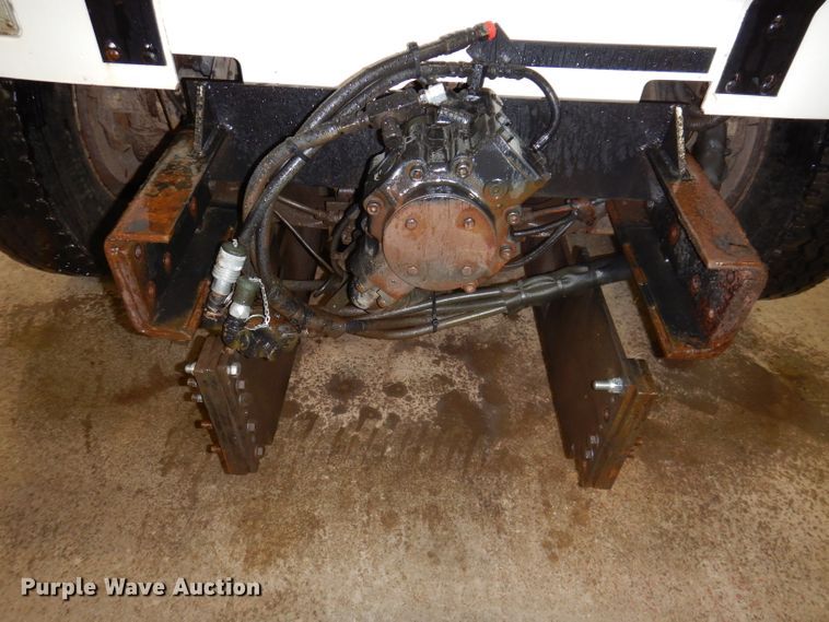 image for item IQ9731 1999 International 4900  dump truck