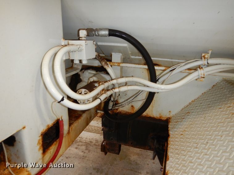 image for item IQ9731 1999 International 4900  dump truck