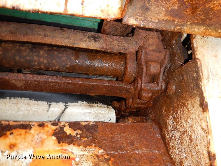 image for item IQ9731 1999 International 4900  dump truck