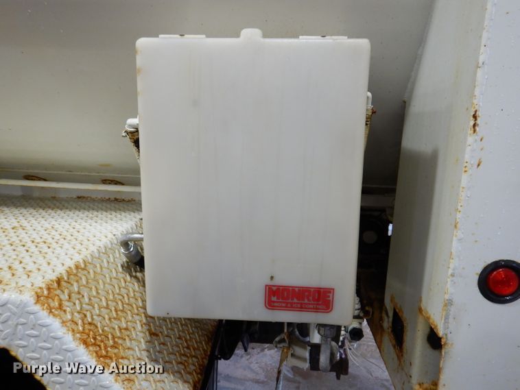 image for item IQ9731 1999 International 4900  dump truck