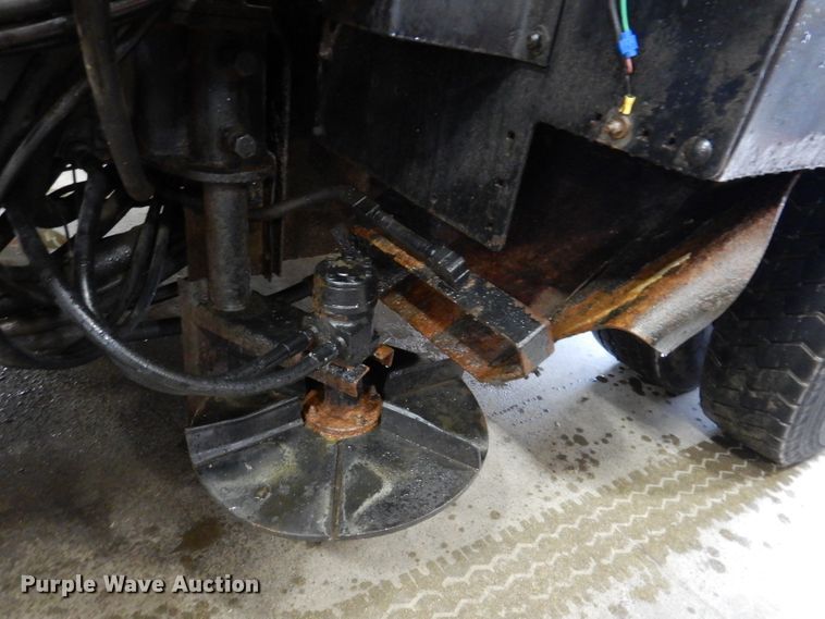 image for item IQ9731 1999 International 4900  dump truck