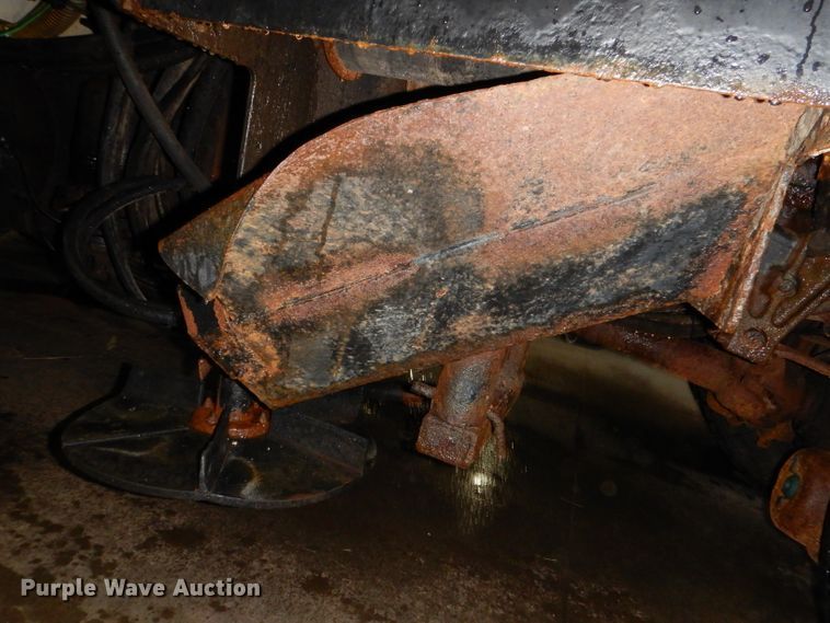 image for item IQ9731 1999 International 4900  dump truck