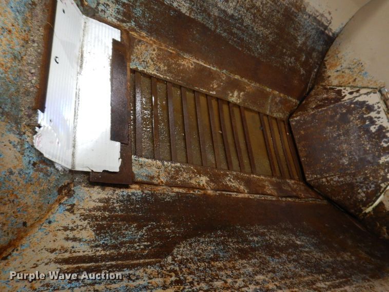 image for item IQ9731 1999 International 4900  dump truck