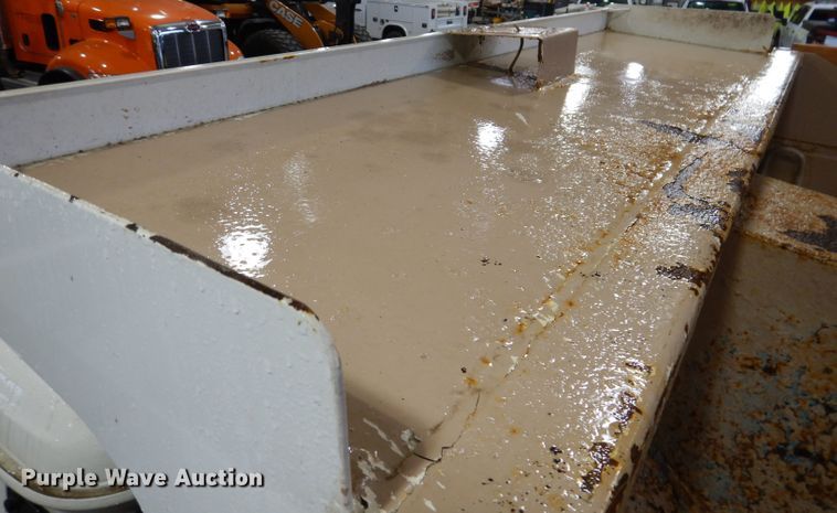 image for item IQ9731 1999 International 4900  dump truck