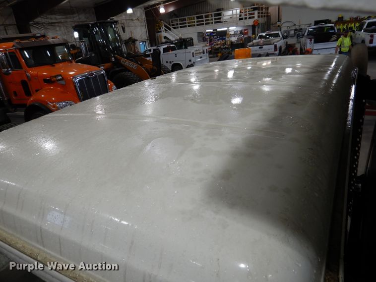 image for item IQ9731 1999 International 4900  dump truck