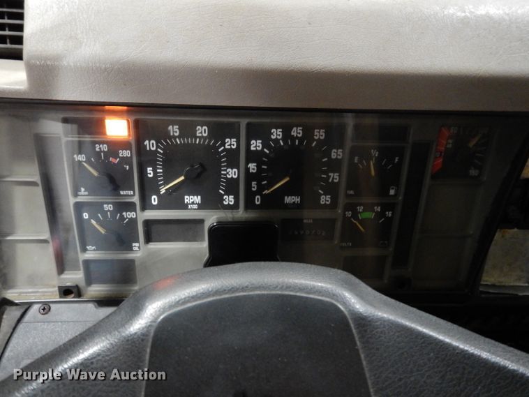 image for item IQ9731 1999 International 4900  dump truck