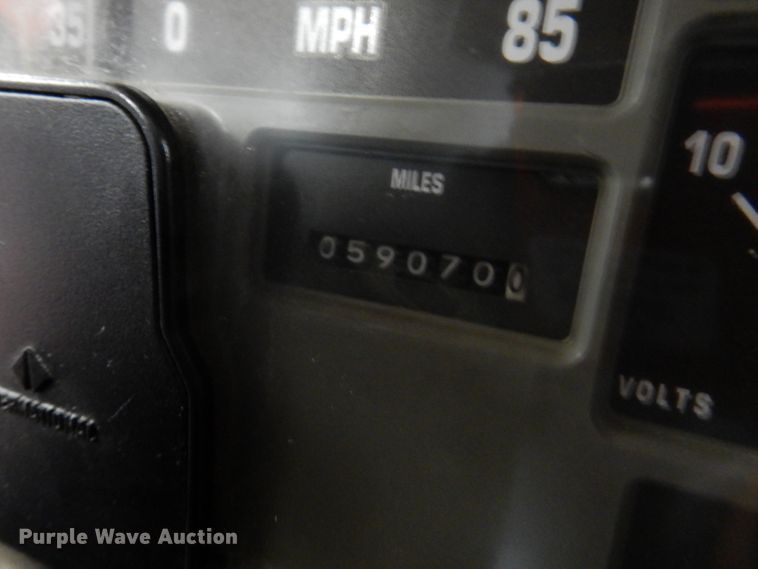 image for item IQ9731 1999 International 4900  dump truck