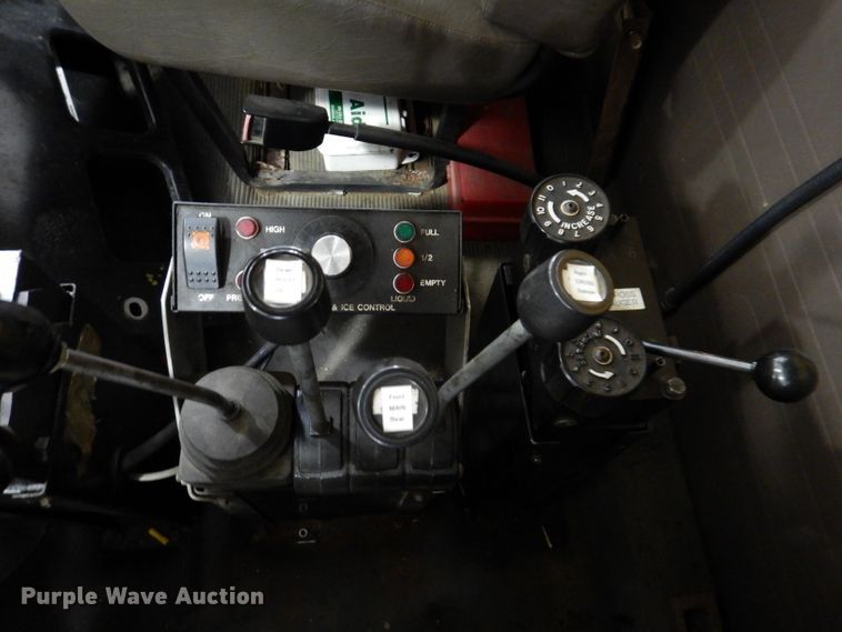 image for item IQ9731 1999 International 4900  dump truck