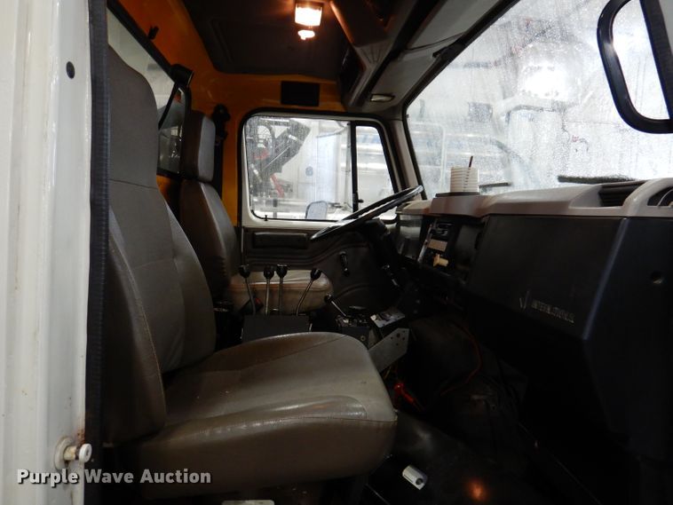 image for item IQ9731 1999 International 4900  dump truck