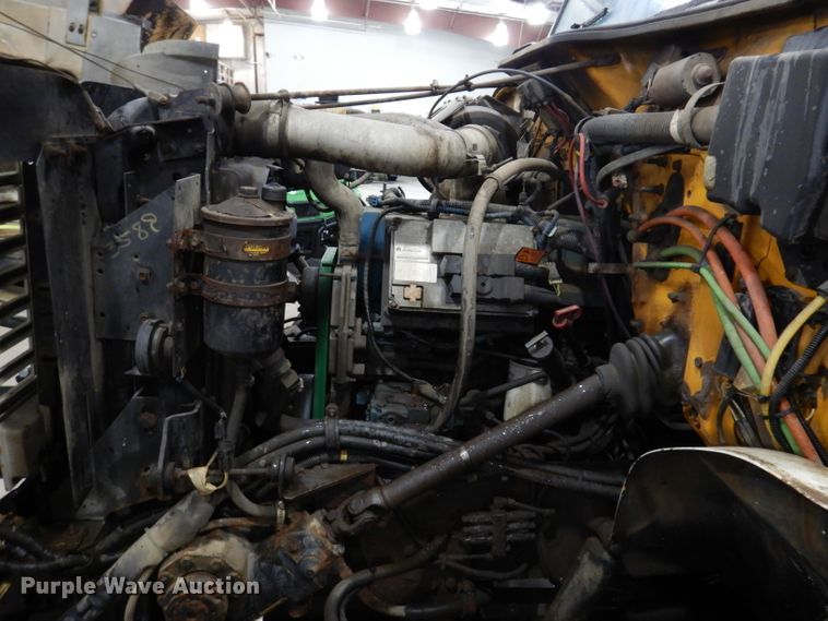 image for item IQ9731 1999 International 4900  dump truck