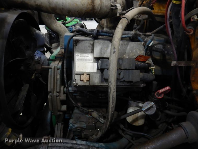 image for item IQ9731 1999 International 4900  dump truck