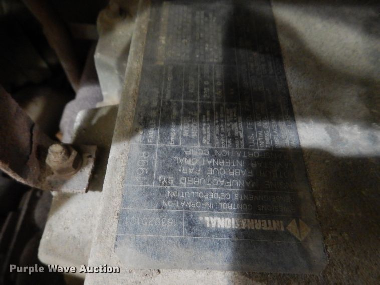 image for item IQ9731 1999 International 4900  dump truck