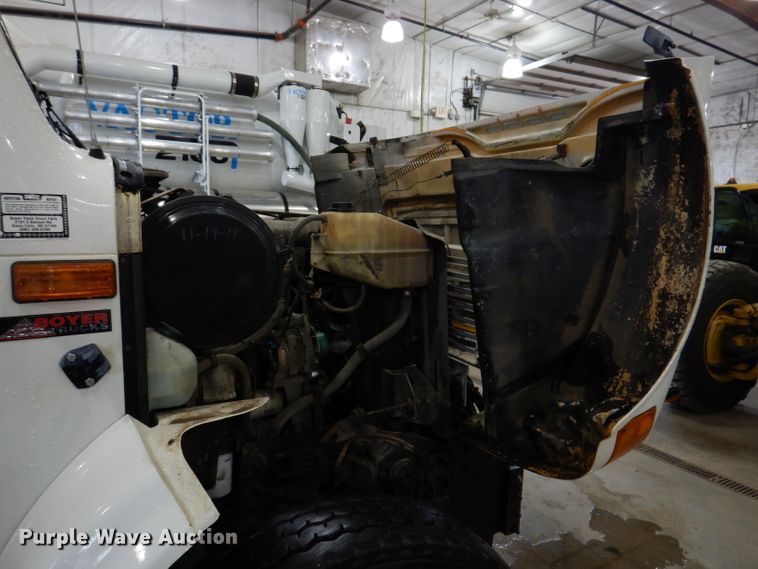 image for item IQ9731 1999 International 4900  dump truck