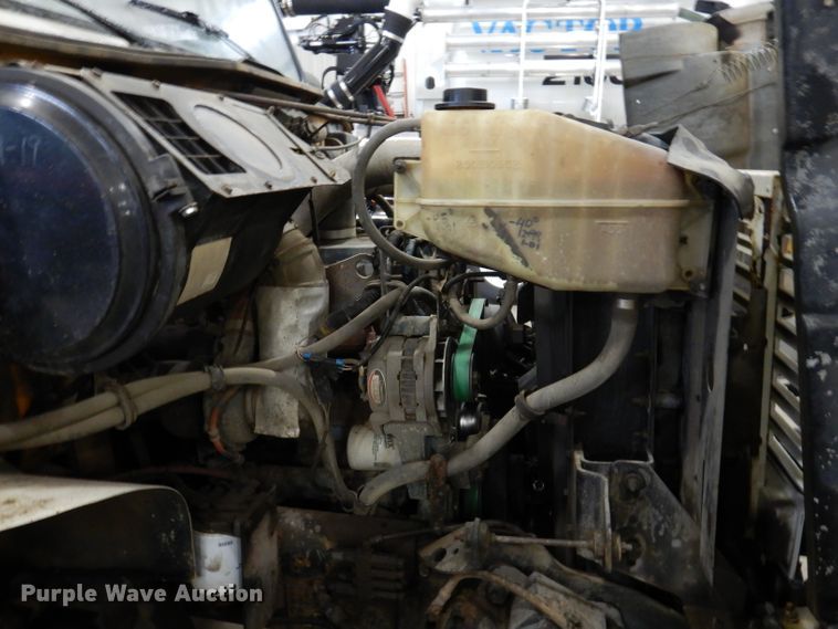 image for item IQ9731 1999 International 4900  dump truck