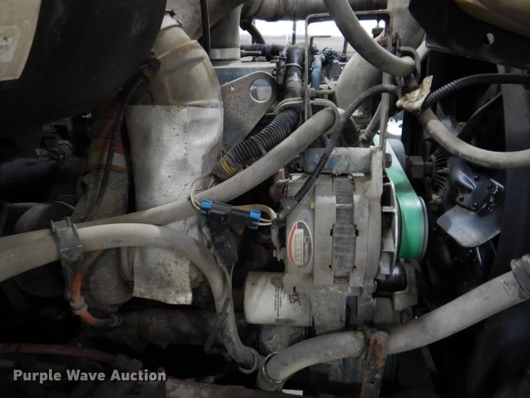 image for item IQ9731 1999 International 4900  dump truck