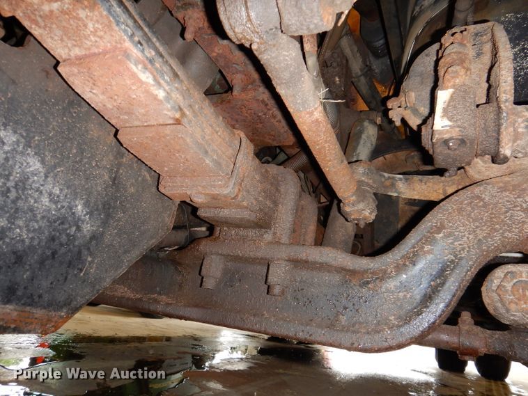 image for item IQ9731 1999 International 4900  dump truck