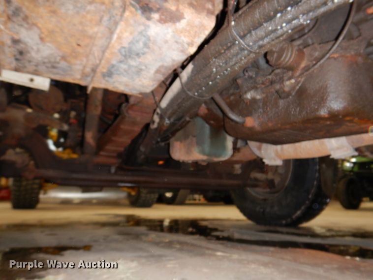 image for item IQ9731 1999 International 4900  dump truck