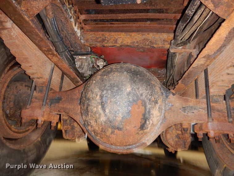 image for item IQ9731 1999 International 4900  dump truck