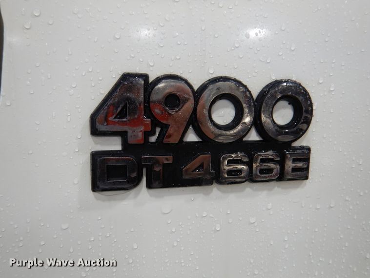 image for item IQ9731 1999 International 4900  dump truck