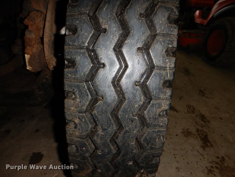 image for item IQ9731 1999 International 4900  dump truck