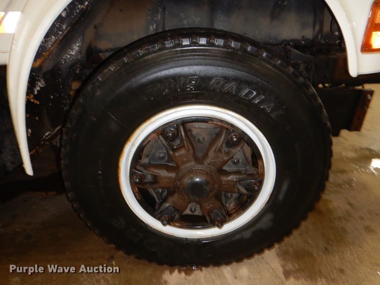 image for item IQ9731 1999 International 4900  dump truck