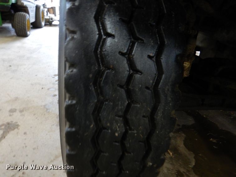 image for item IQ9731 1999 International 4900  dump truck