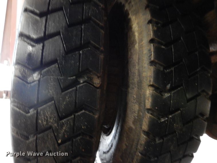 image for item IQ9731 1999 International 4900  dump truck