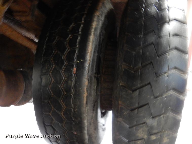 image for item IQ9731 1999 International 4900  dump truck