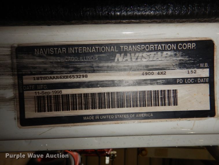 image for item IQ9731 1999 International 4900  dump truck