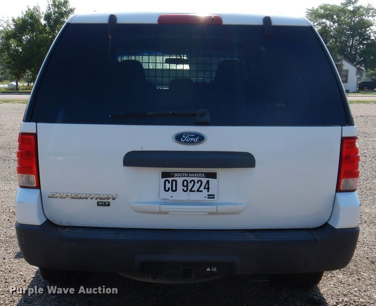 image for item IQ9735 2004 Ford Expedition  SUV