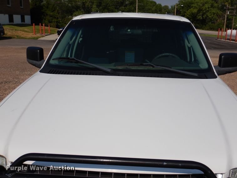 image for item IQ9735 2004 Ford Expedition  SUV