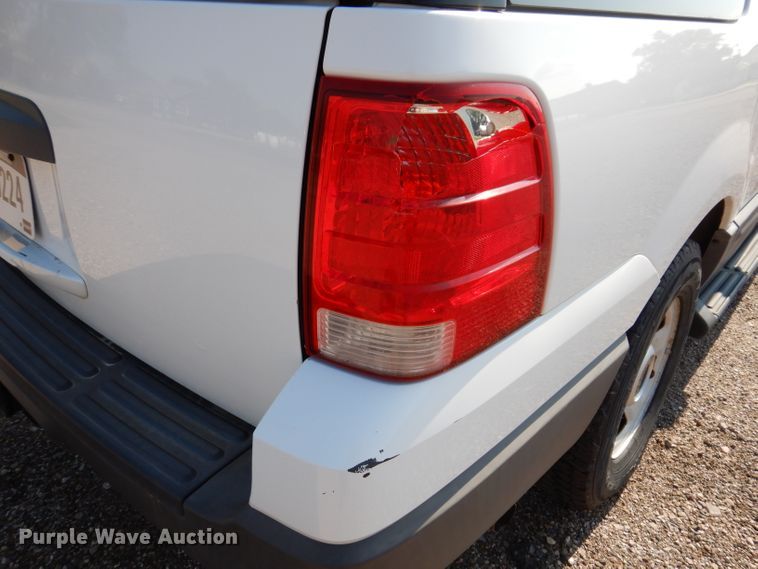 image for item IQ9735 2004 Ford Expedition  SUV