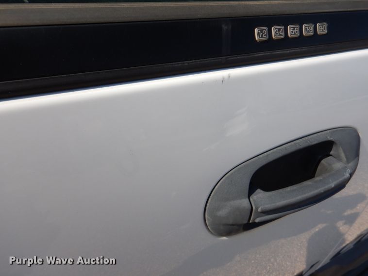 image for item IQ9735 2004 Ford Expedition  SUV