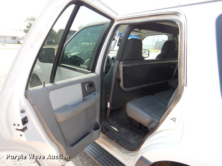 image for item IQ9735 2004 Ford Expedition  SUV