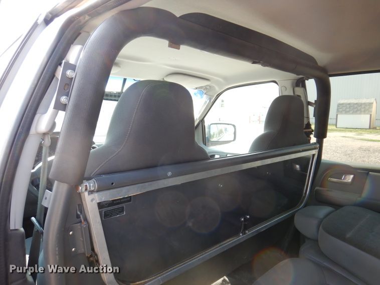 image for item IQ9735 2004 Ford Expedition  SUV